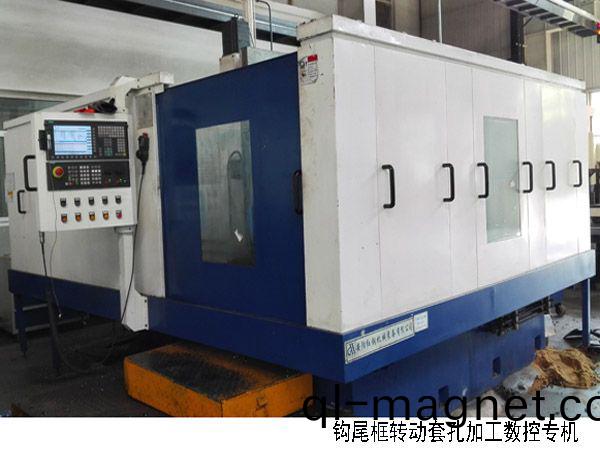 火(huo)車(che)鉤(gou)尾(wei)框轉動(dong)套(tao)孔加工數(shu)控(kong)機(ji)牀